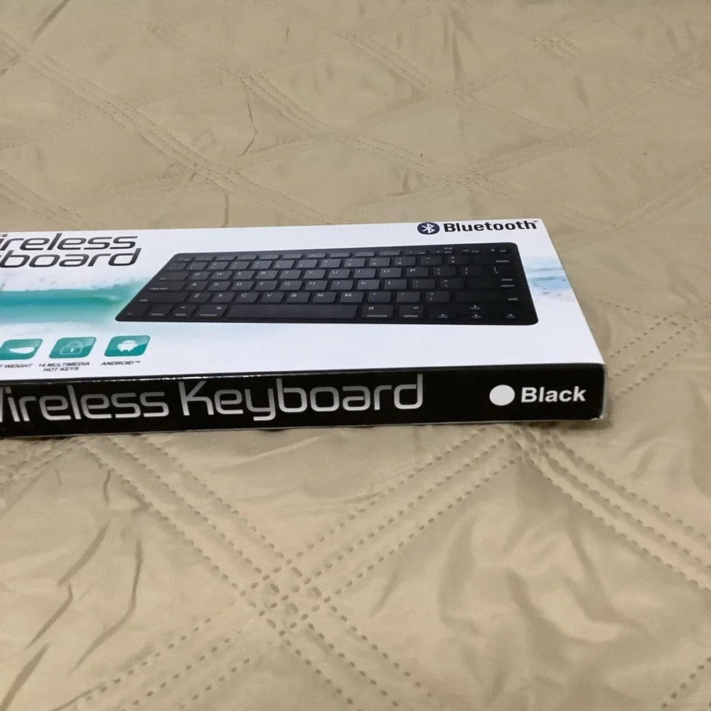 Bluetooth Wireless Keyboard Black. Open box. (B301)